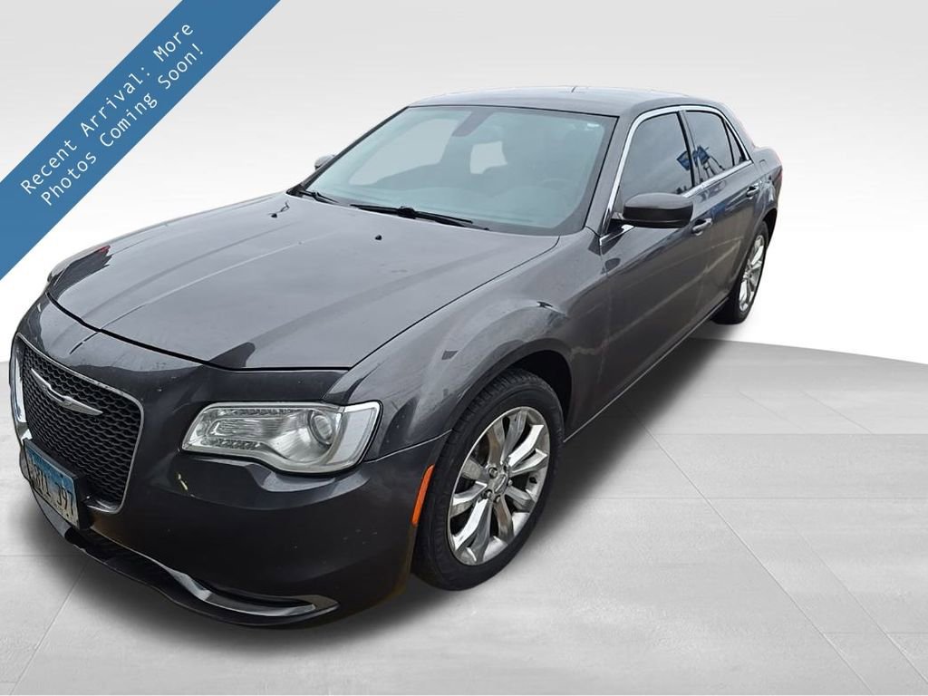 2016 Chrysler 300 Limited's photo