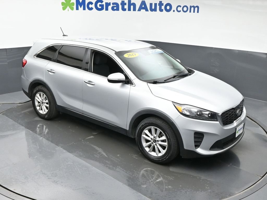 Used 2019 Kia Sorento LX with VIN 5XYPG4A50KG562229 for sale in Hiawatha, IA