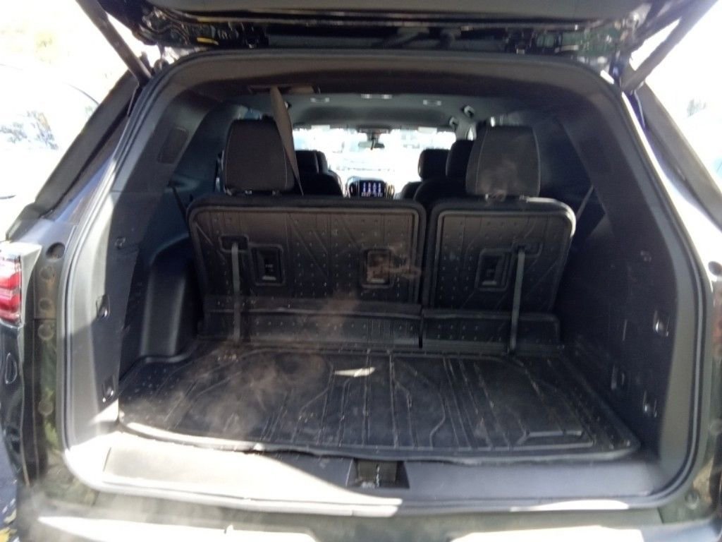 2023 Chevrolet Traverse Cloth photo 2