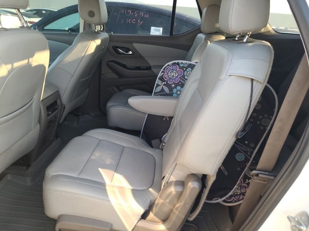 2020 Chevrolet Traverse Leather photo 3