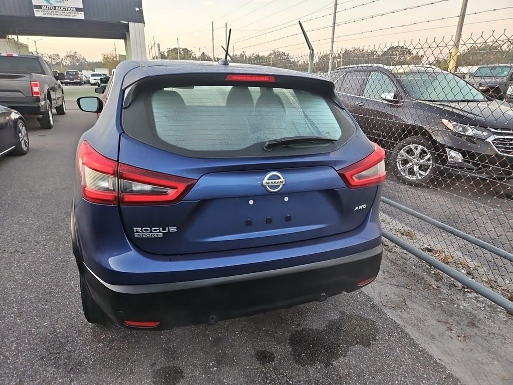 2020 Nissan Rogue Sport S photo 2