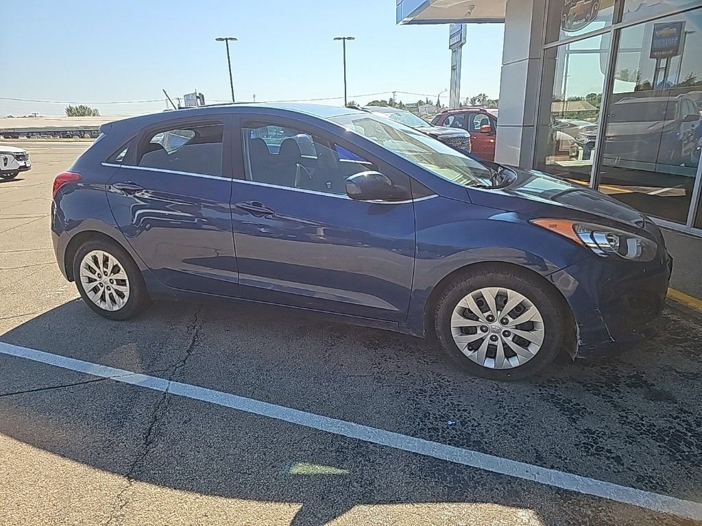 2016 Hyundai Elantra GT Base photo 2