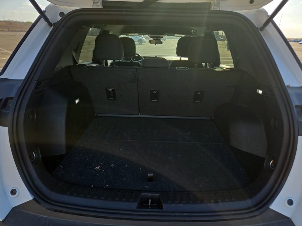 2025 Chevrolet Equinox LT photo 2