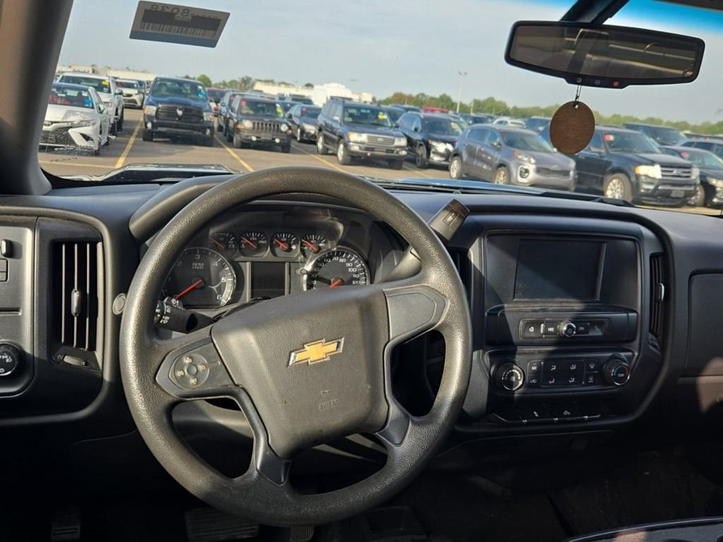 2018 Chevrolet Silverado 1500 Custom photo 3