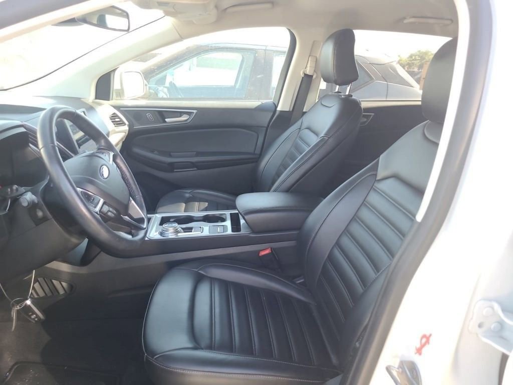 2023 Ford Edge SEL photo 2