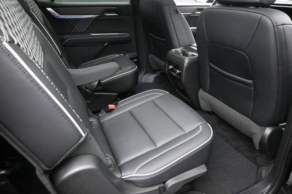 2026 GMC Acadia Denali - Photo 10