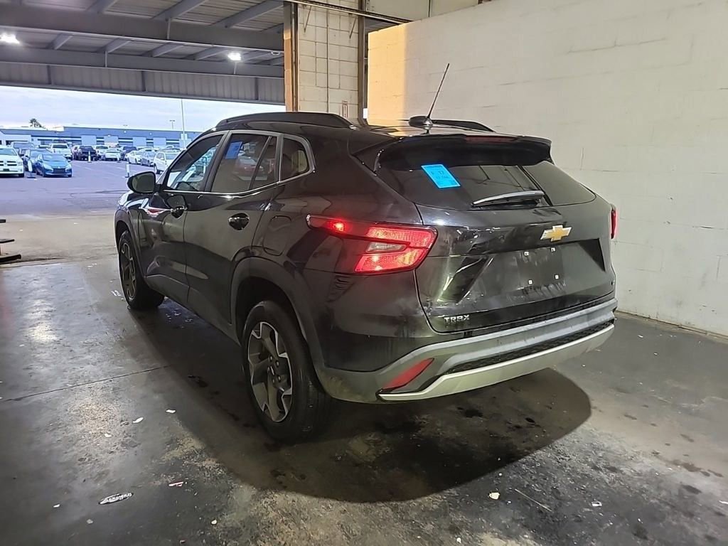 2025 Chevrolet Trax LT photo 3