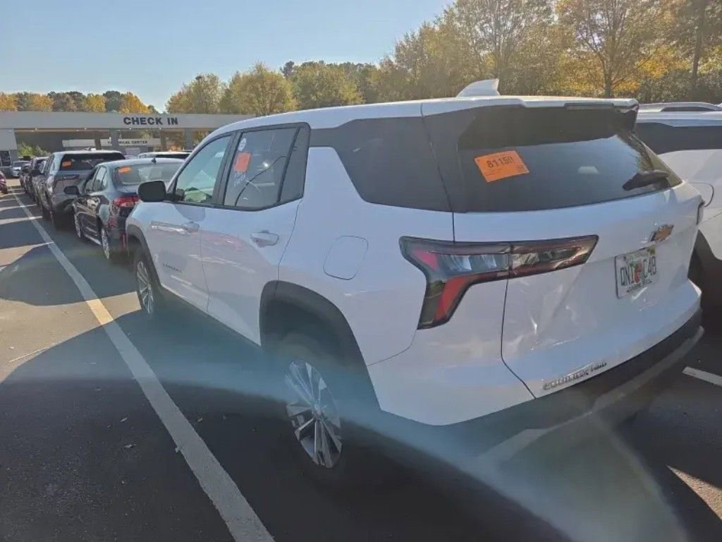 2025 Chevrolet Equinox LT photo 2