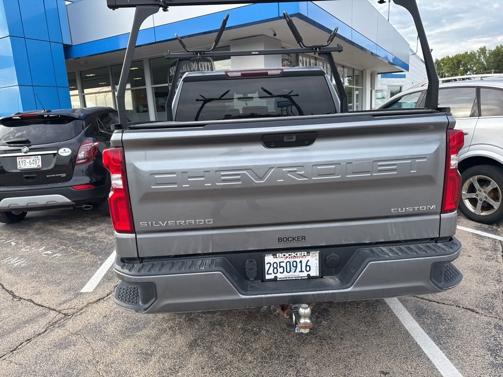 2020 Chevrolet Silverado 1500 Custom photo 2