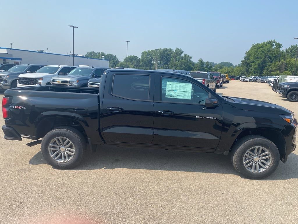 2026 Chevrolet Colorado LT photo 2