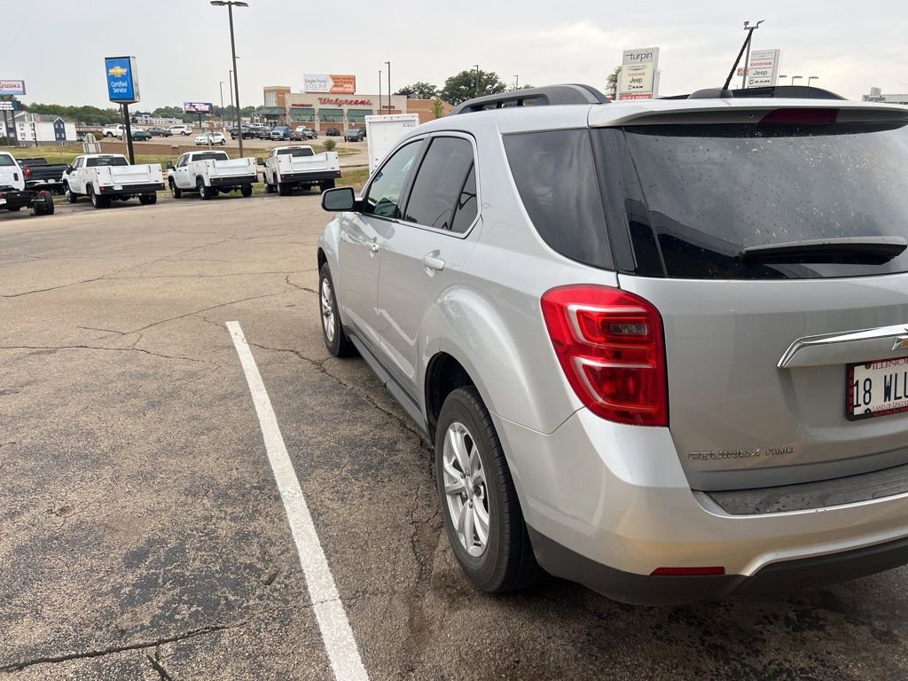 2017 Chevrolet Equinox LT photo 3