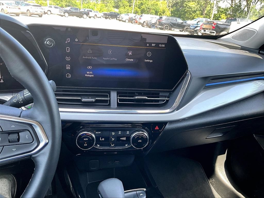 2025 Chevrolet Trax LT - Photo 17