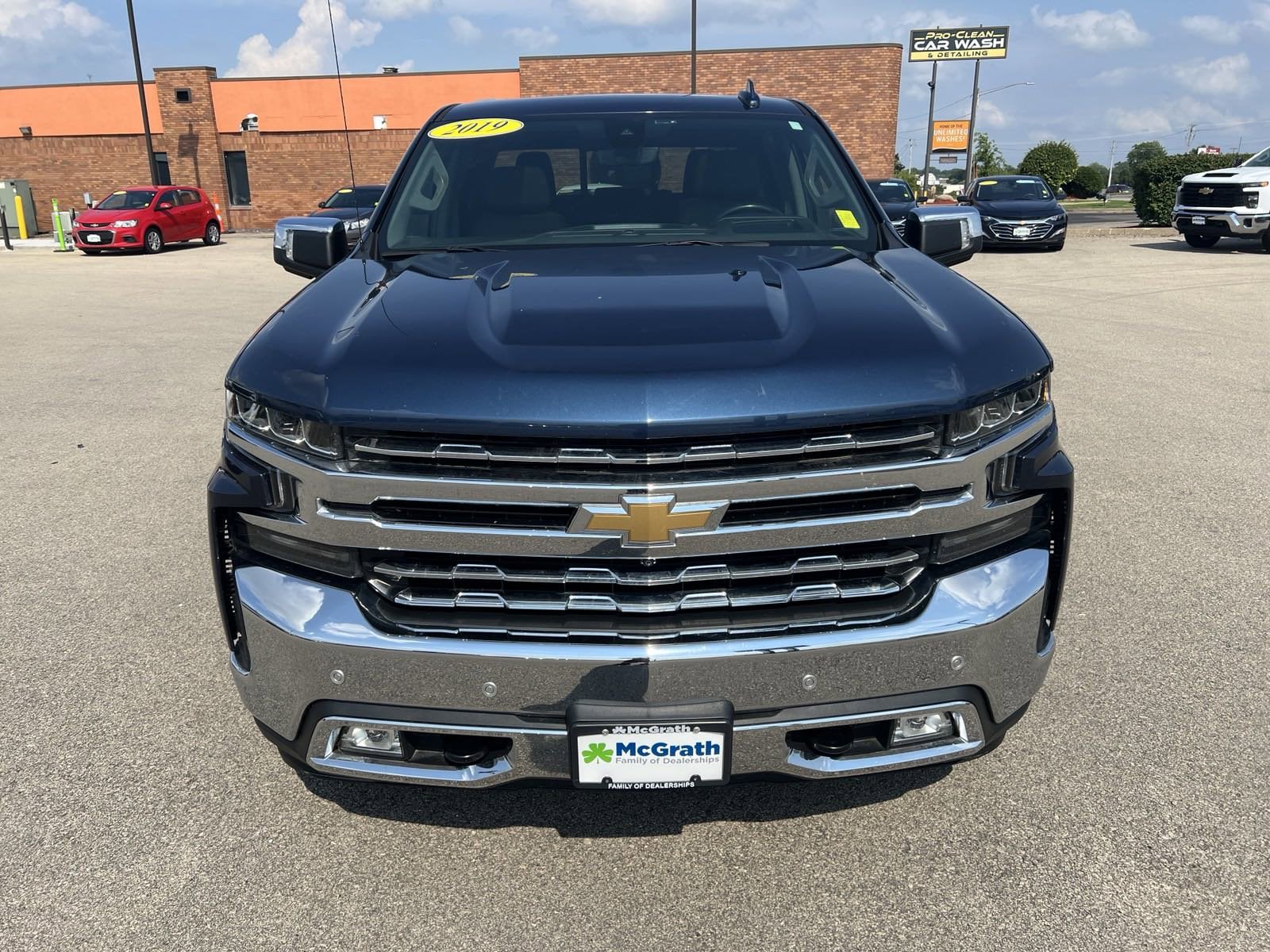 Used 2019 Chevrolet Silverado 1500 LTZ with VIN 1GCUYGED6KZ169095 for sale in Dubuque, IA