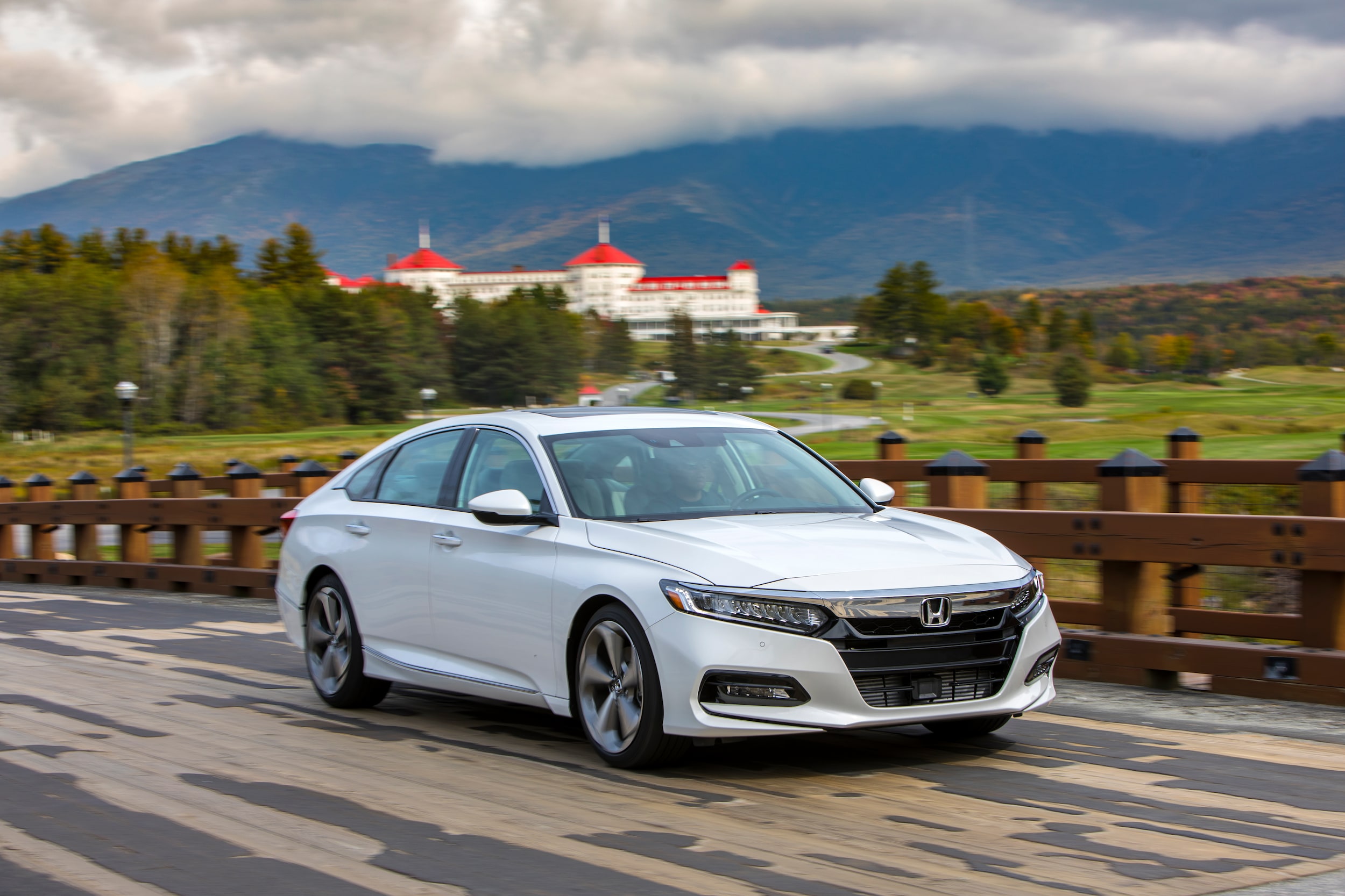 2018_Honda_Accord_Touring_1.jpg