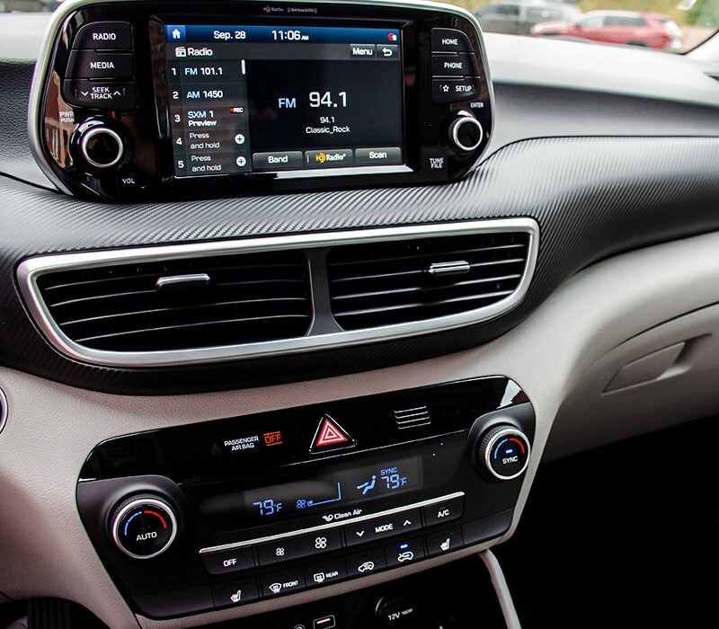 8.0-inch infotainment Center and driving controls