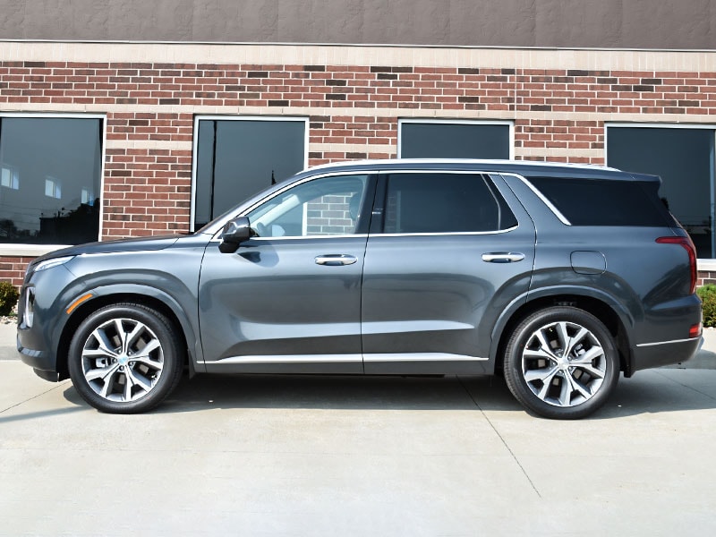 2021 Hyundai Palisade Calligraphy parked next to a building wall side profile