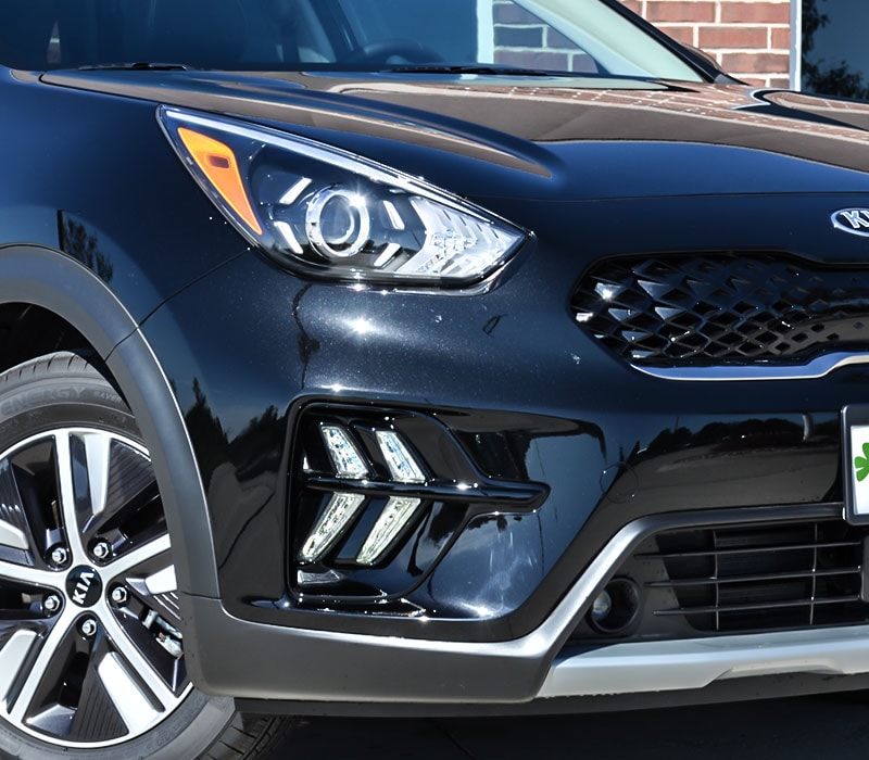 2020 Kia Niro LED projector beam headlights and dual chevron-shaped LED daytime running lights