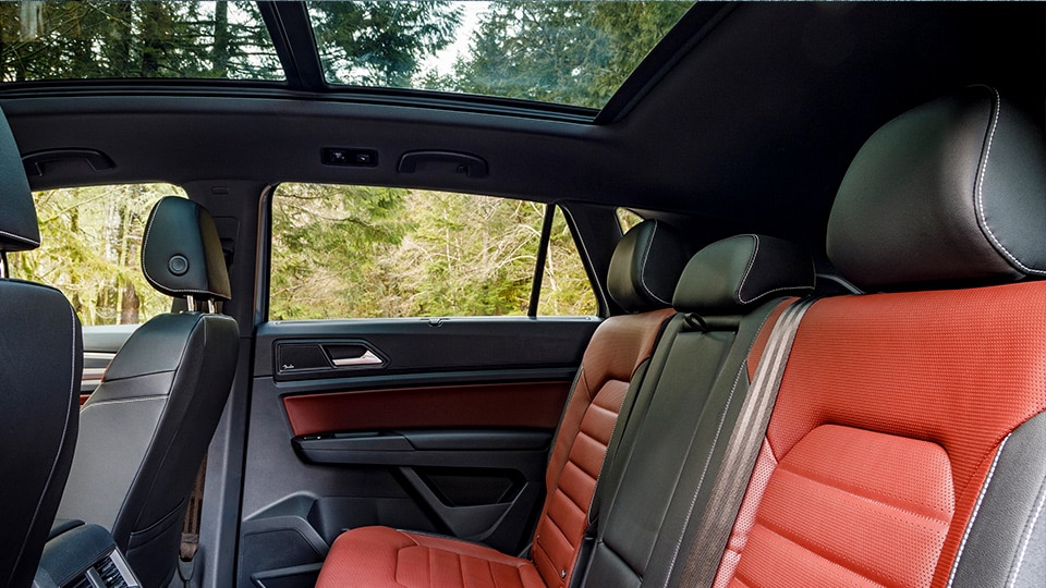 Modern two-tone styling 2020 Atlas Cross Sport