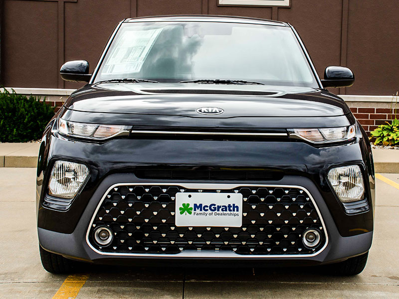 2021 Kia Soul Front Exterior parked next to building