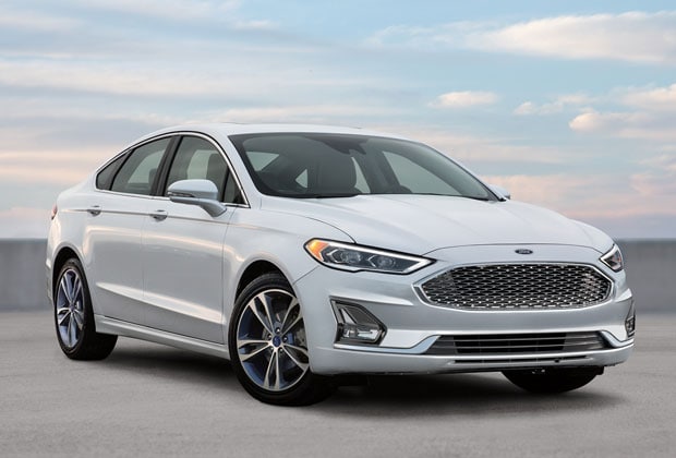 Ford Fusion Titanium in White