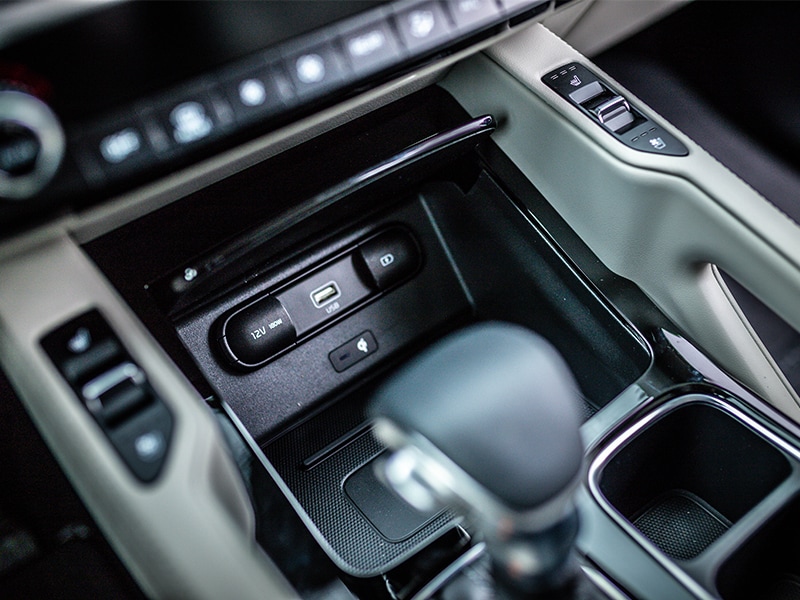 2020 Kia Telluride USB Outlet and 12V outlet