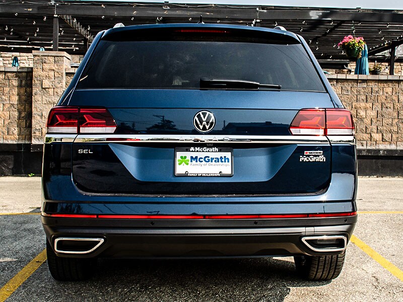 2021 Volkswagen Atlas Rear Tailgate parked next to building
