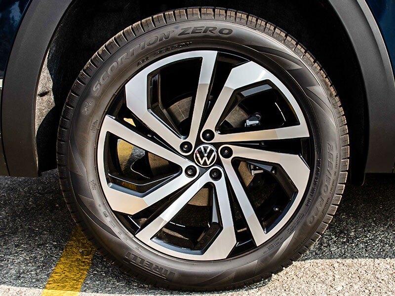 18-inch alloy wheels