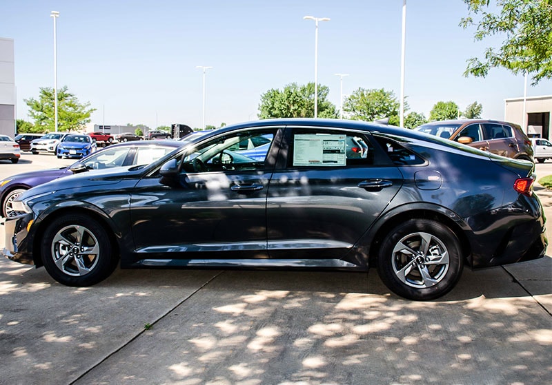 2021 Kia K5 profile parked in inventory lot