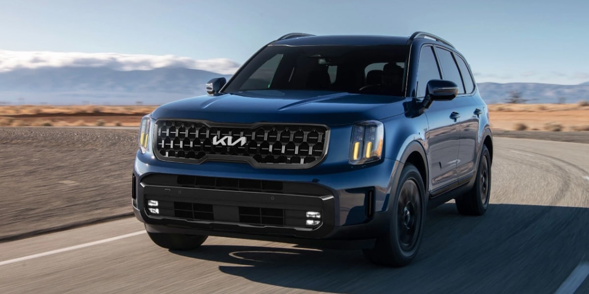 Kia Telluride Driving down the road