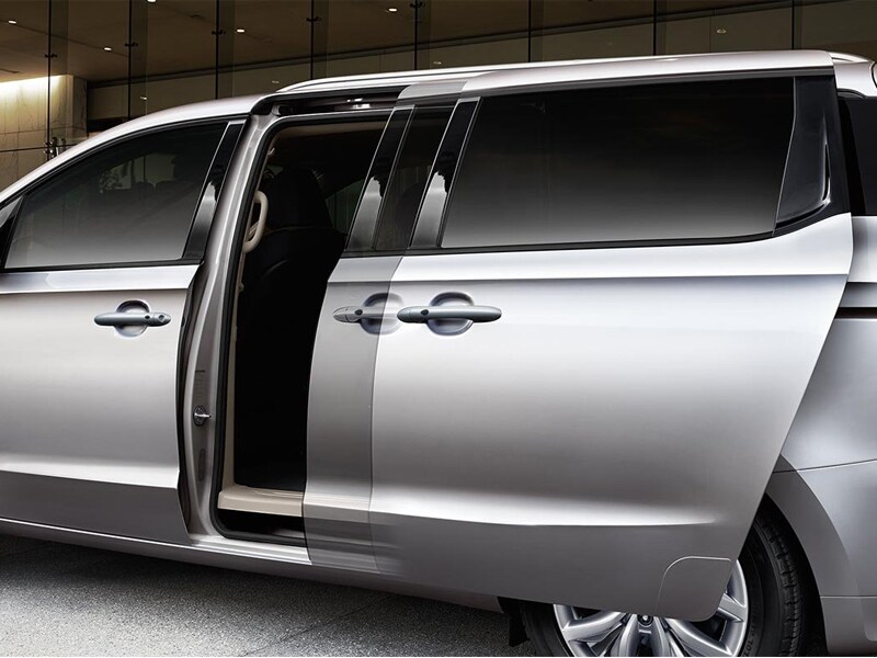2019 Kia Sedona power sliding doors
