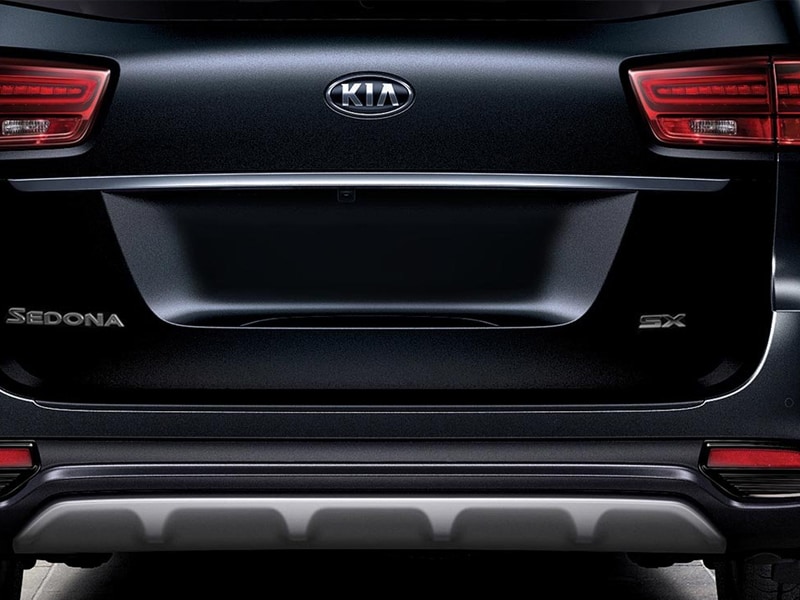2019 Kia Sedona rear bumper and taillights