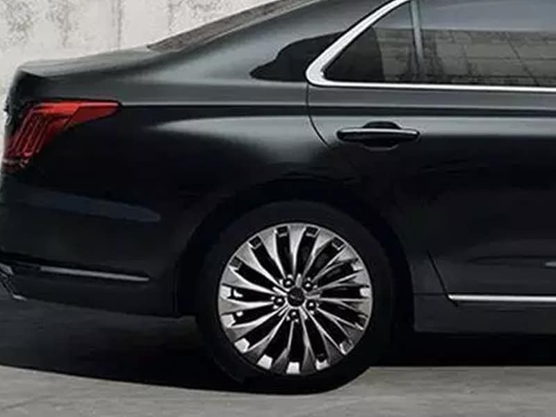 2019 Genesis G90 19-inch wheels