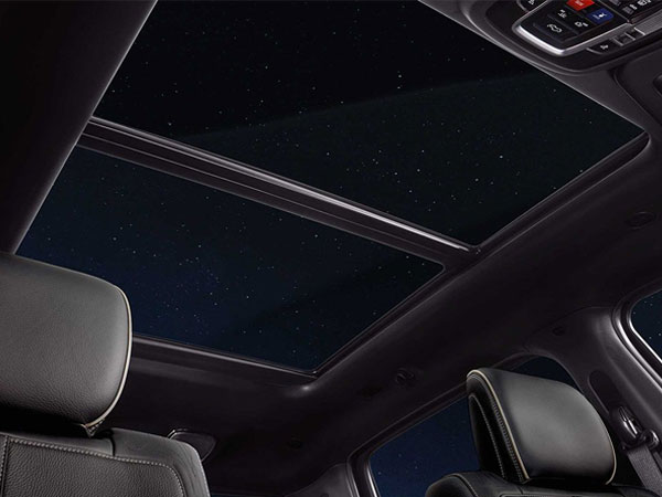 Dual Pane sunroof in the 2019 Ram Truck