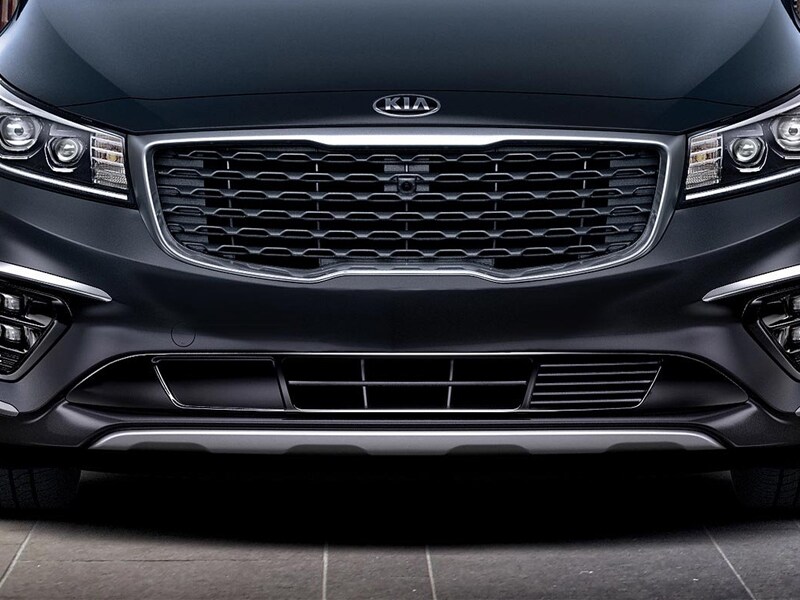 2019 Kia Sedona front grille and headlights