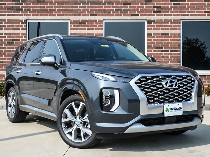 2021 Hyundai Palisade Calligraphy parked next to a building wall