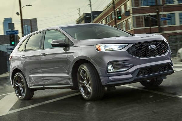 2024 Ford Edge making a turn in a downtown city area