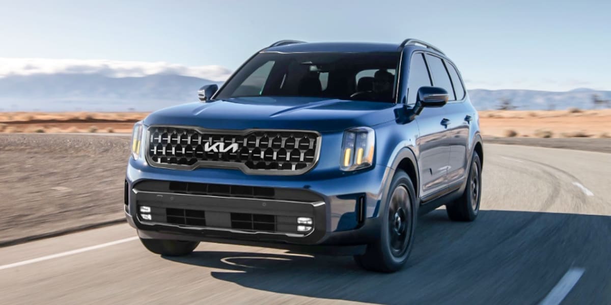 2025 Kia Telluride Driving down the road