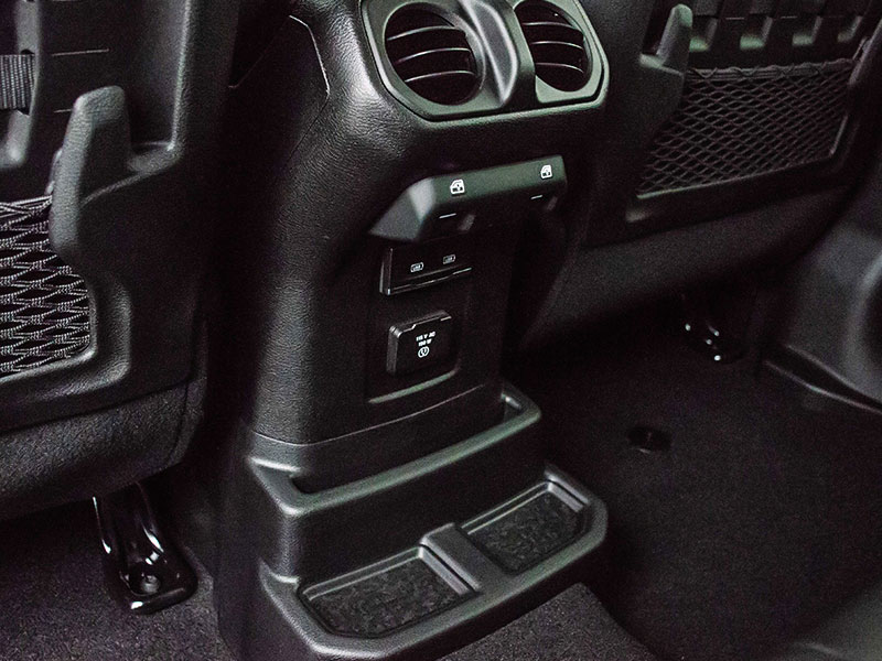2021 Jeep Wrangler Back Center Console USB Ports and Window Controls