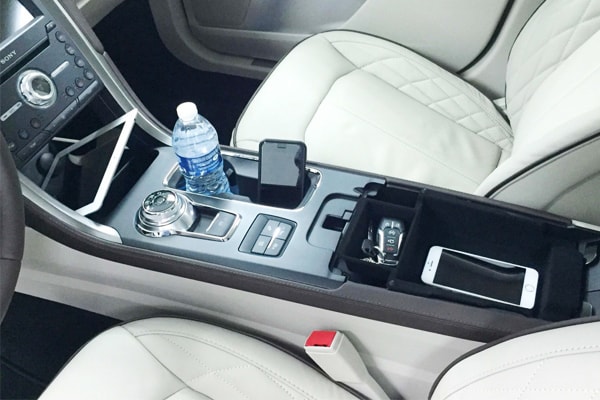2019 Ford Fusion center console and cup holder