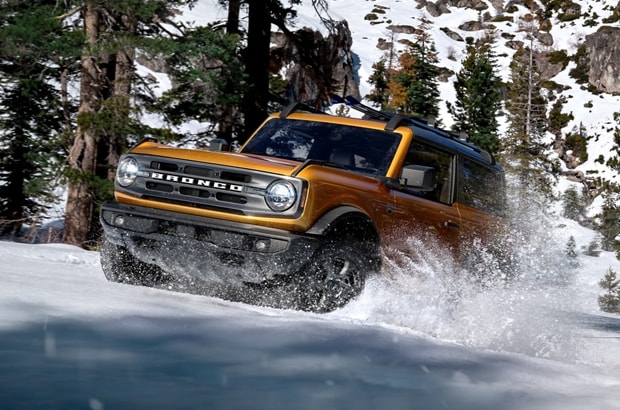 2021 Ford Bronco off-roading in the snow