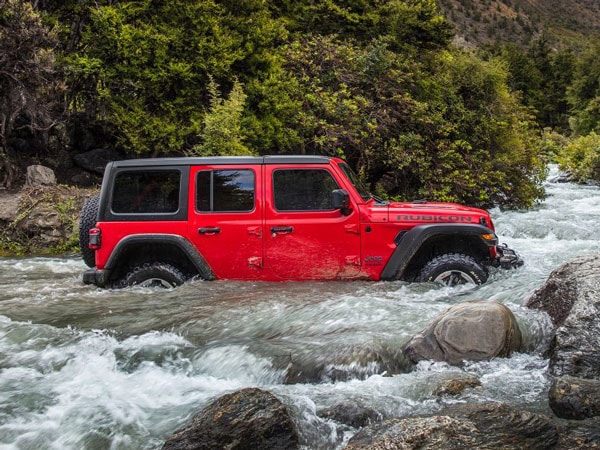 2019 Wrangler Rubicon driving through water