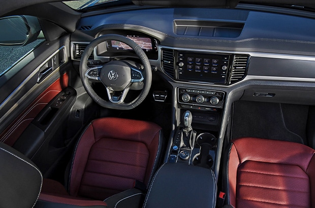 Atlas Cross Sport Front seats and dashboard