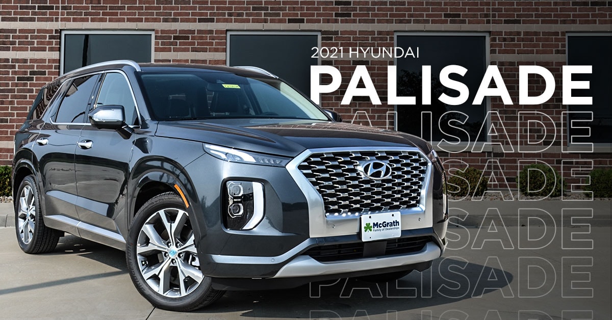 2021 Hyundai Palisade parked next to a building
