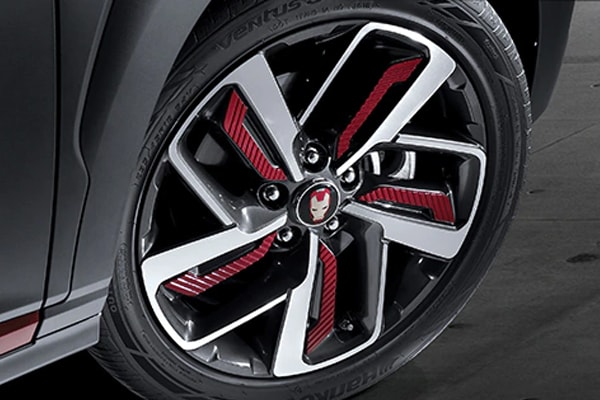 2019 Hyunda Kona Ironman 18-inch Dual Grip Wheels with Ironman logo in the middle