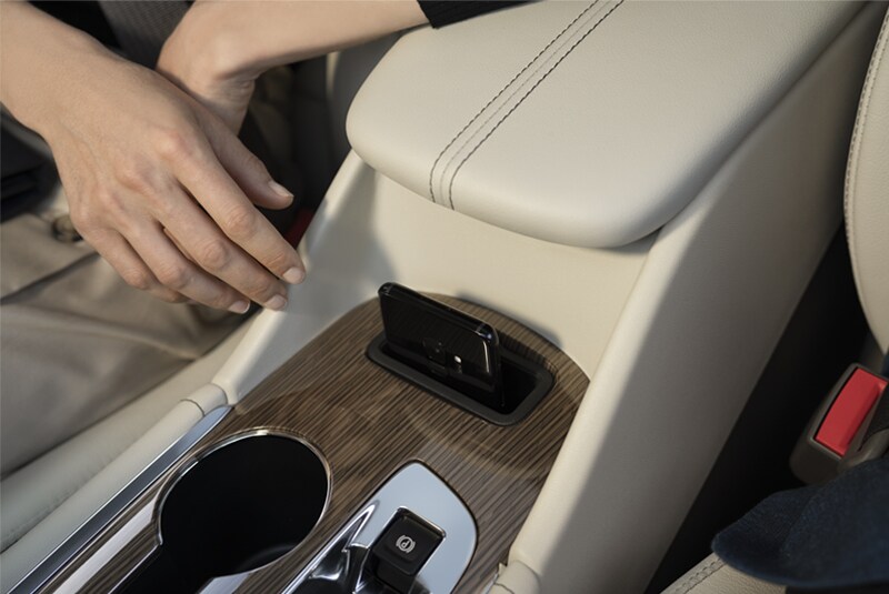 2019 Chevy Malibu phone holder in middle console and cup holders