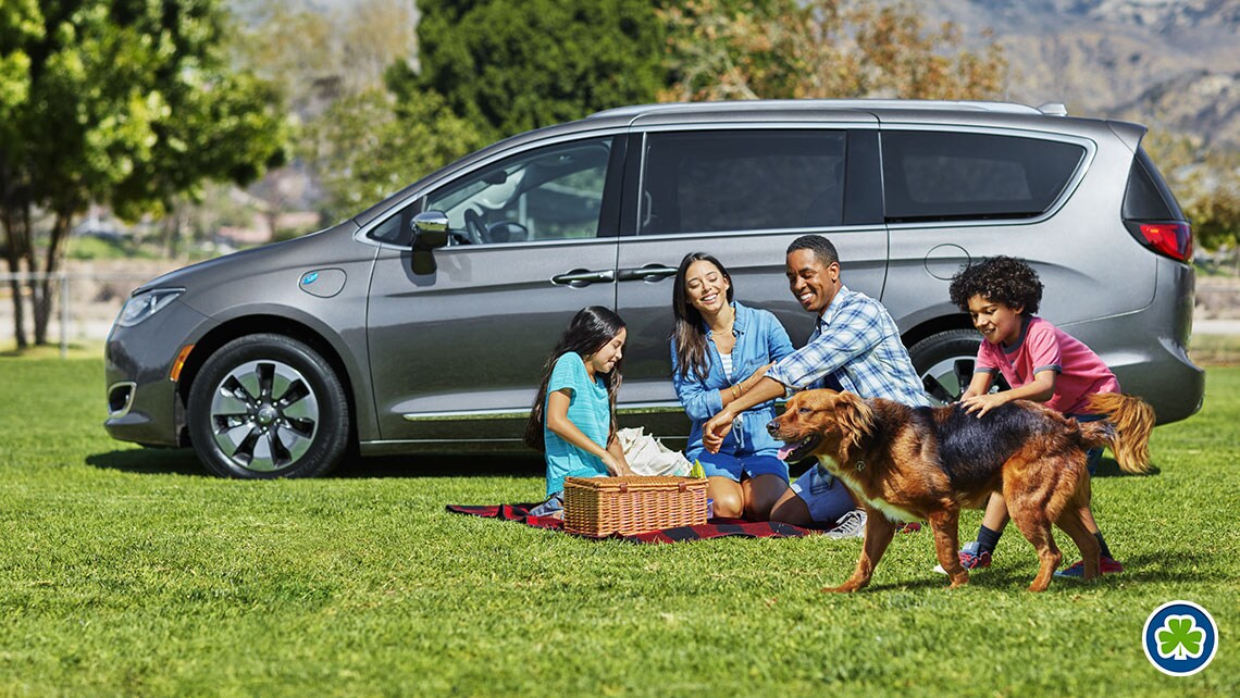 Silver 2018 Chrysler Pacifica Side View
