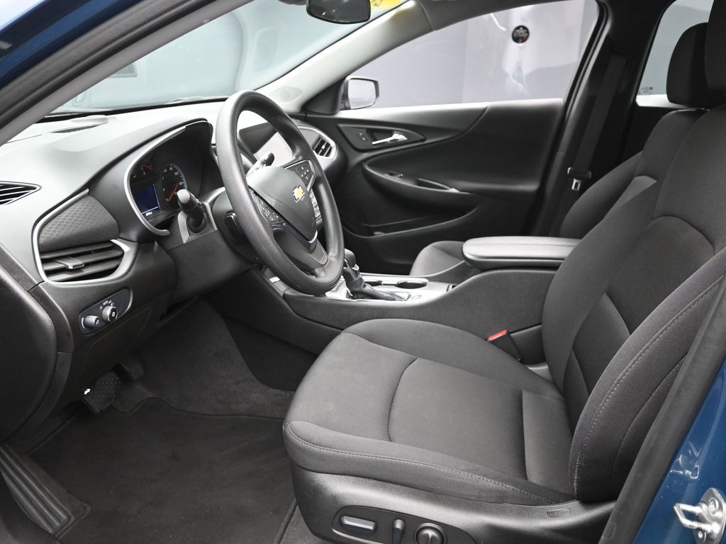 2024 Chevrolet Malibu 1LT - Photo 13