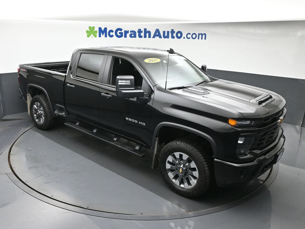2025 Chevrolet Silverado 2500HD Custom photo 2