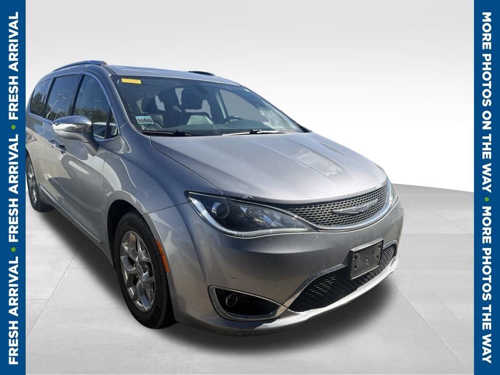 Used 2018 Chrysler Pacifica Limited Minivan/Van