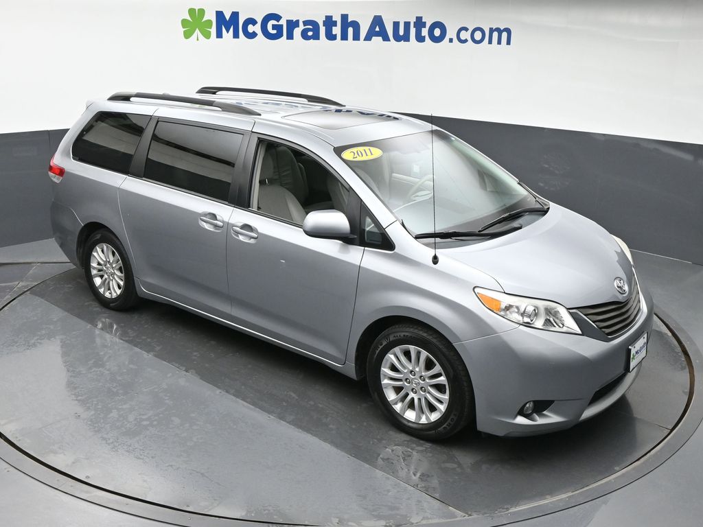 Used 2011 Toyota Sienna XLE with VIN 5TDYK3DC5BS066157 for sale in Hiawatha, IA